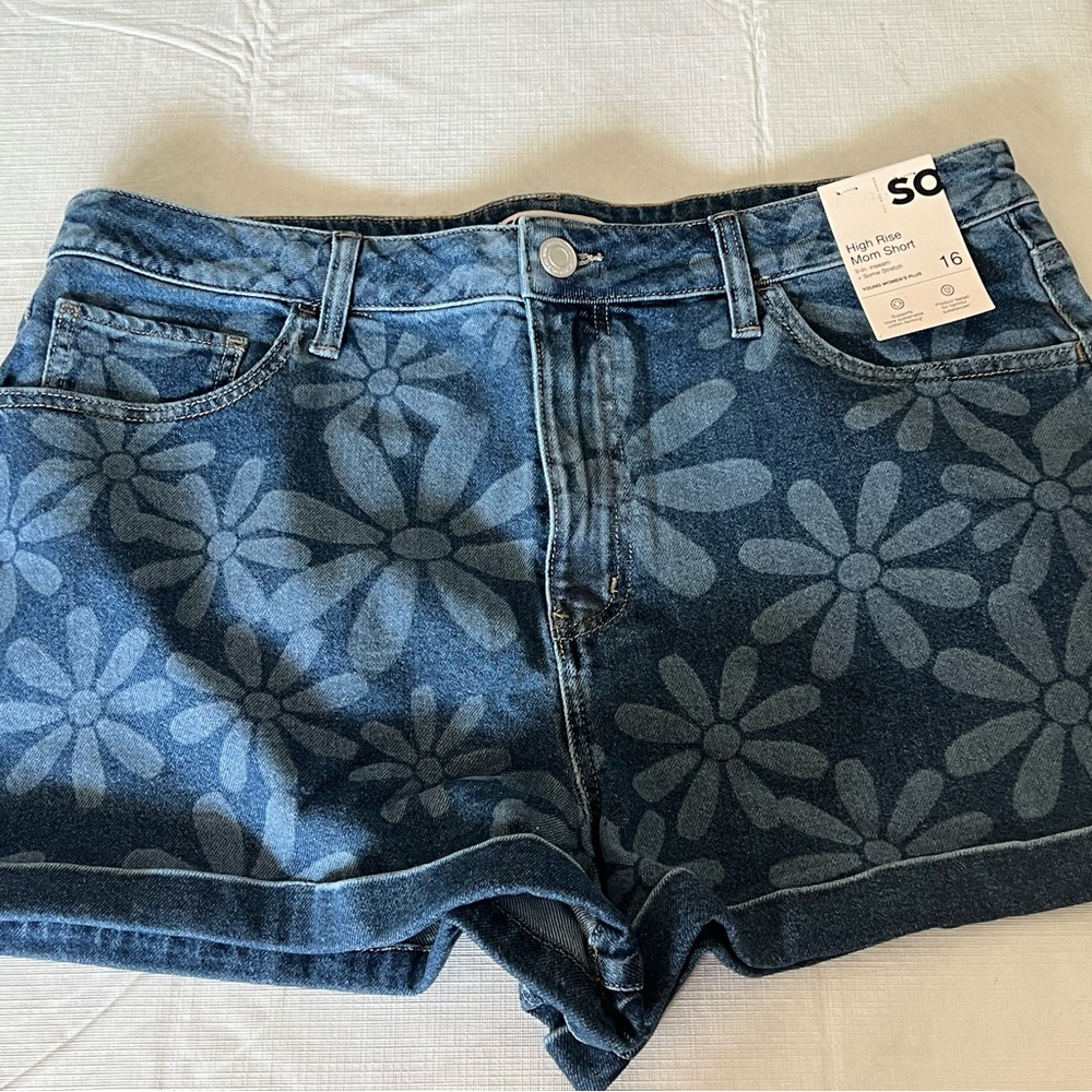 SO Young Women’s plus size high rise daisy jean shorts.